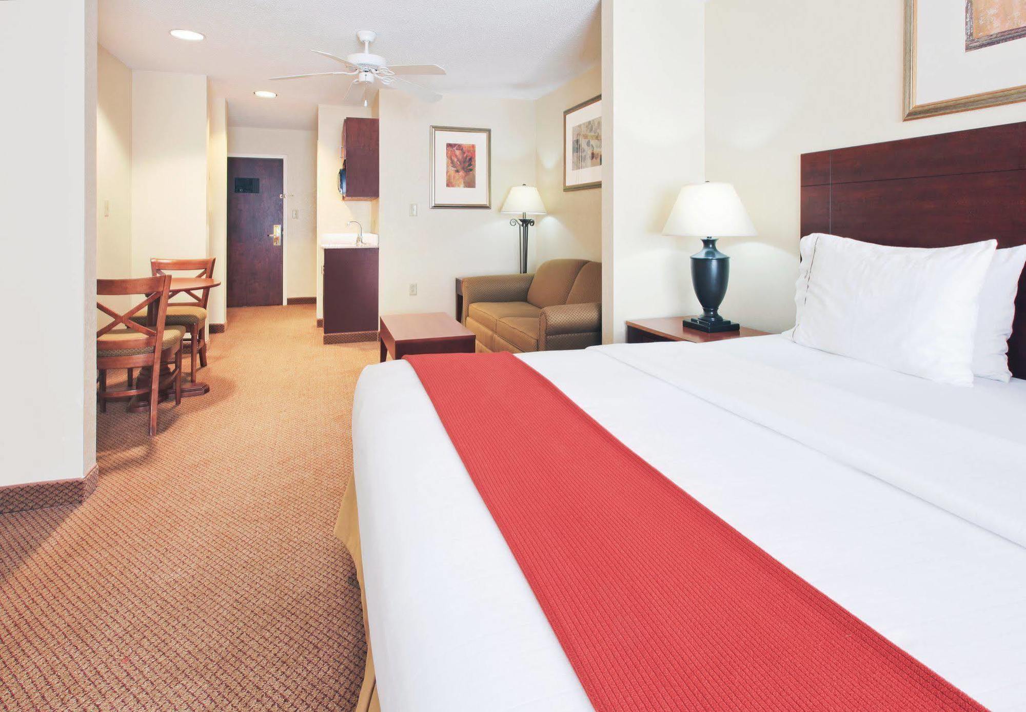 Holiday Inn Express Hotel & Suites Canton By Ihg Rom bilde